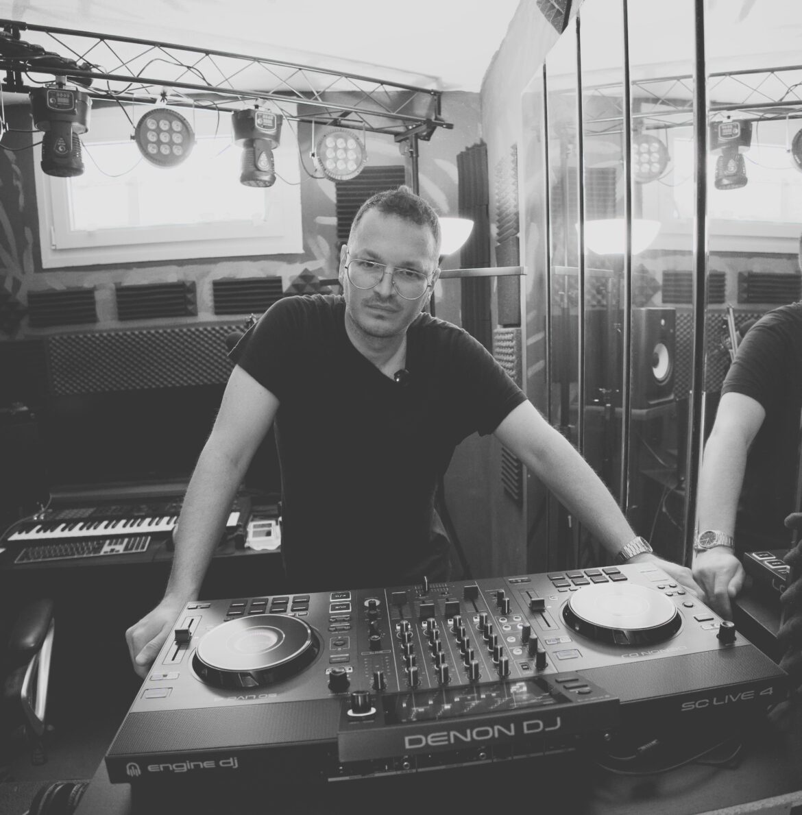 Falcos Deejay Brings Club Energy to a New Groovy Tech House Live Set