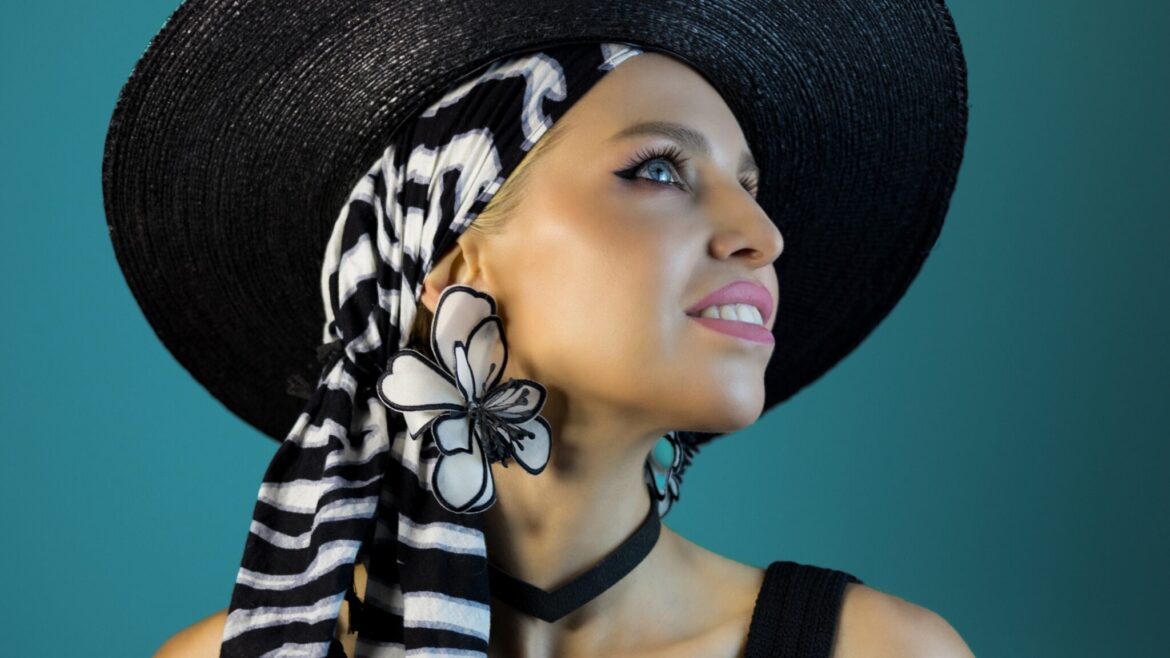 Amonita Returns to Enormous Tunes with ‘Neon Light’ EP